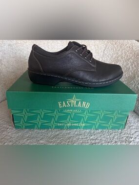 Eastland Pandora Brown Oxford Shoes Women’s Size 9 Medium Lace Up NIB